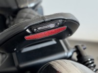 triumph-bobber-rueckstrahler-sitz
