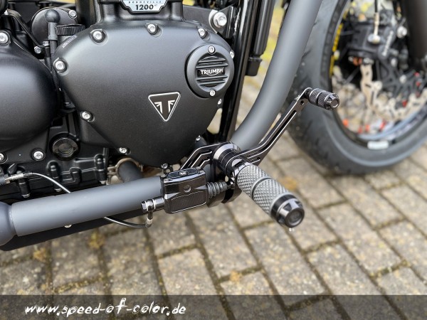 vorverlegte-fussrastenanlage-triumph-bobber