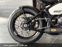 triumph-bobber-heckfender-kurz-beleuchtung-struts